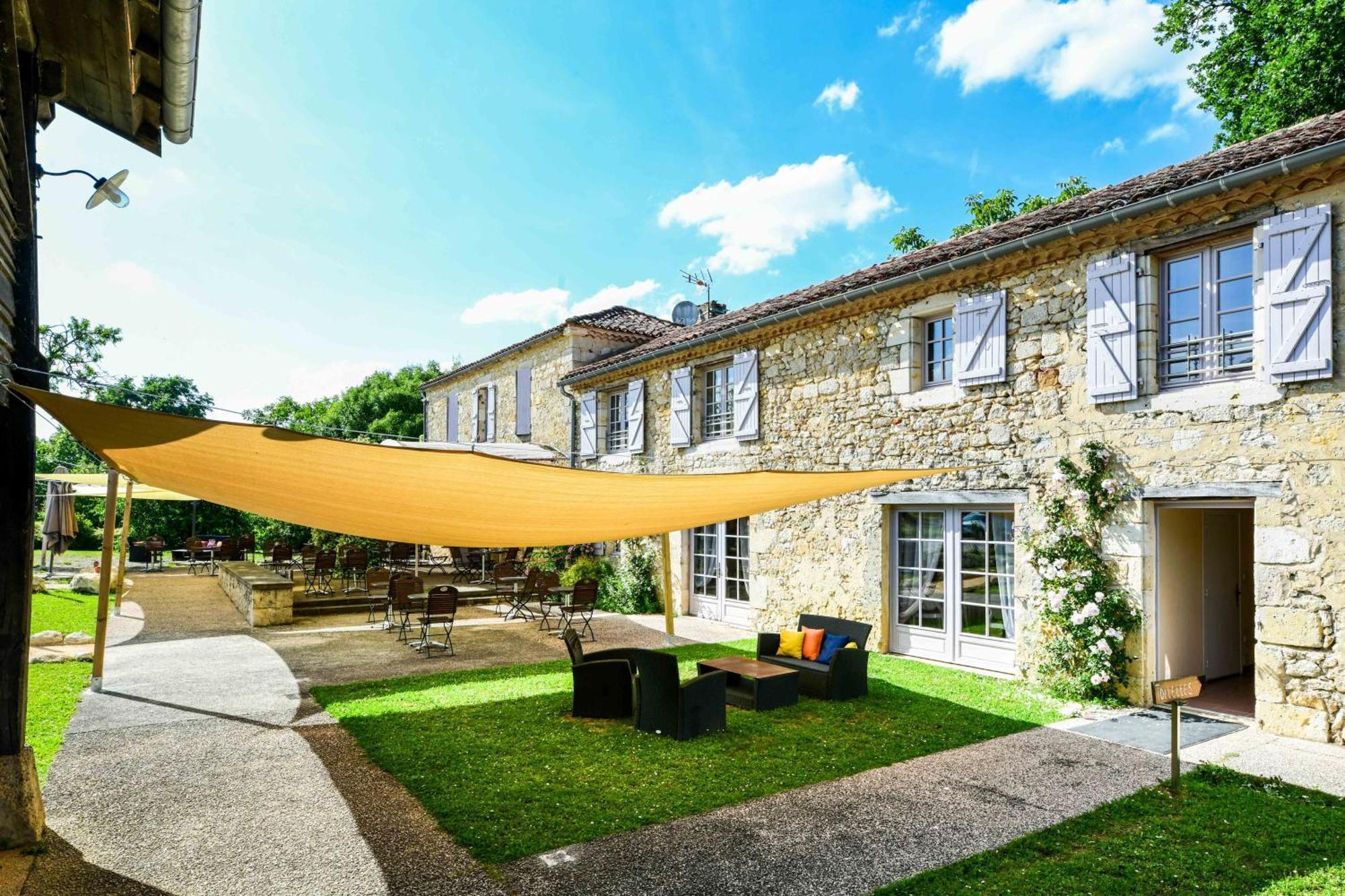 Logis L'Auberge De Larressingle Esterno foto